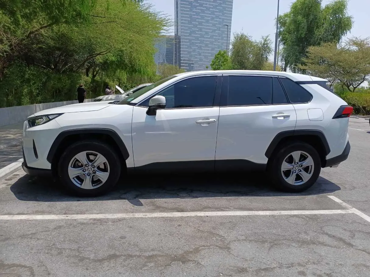 Car image 8