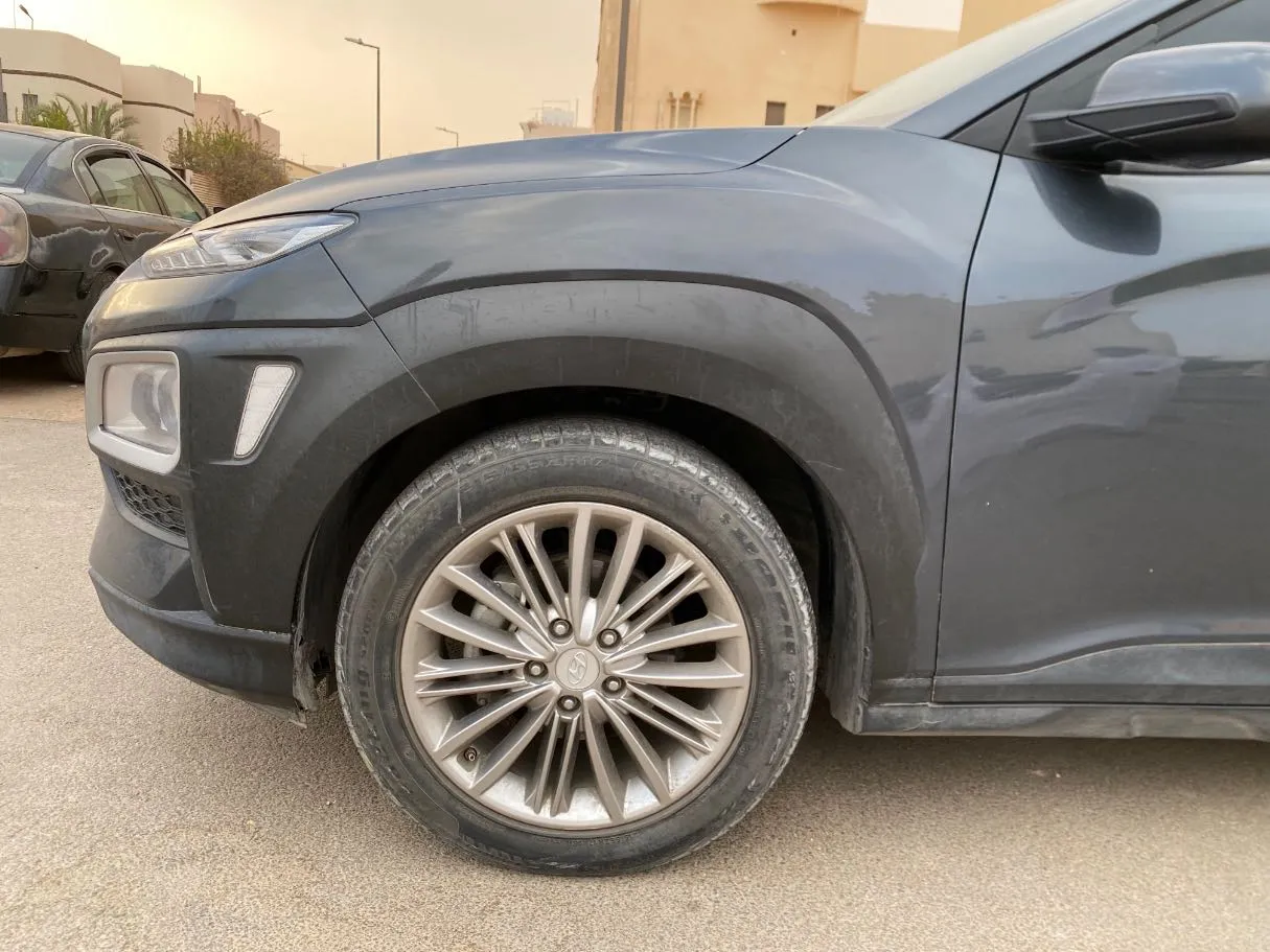 Car image 9