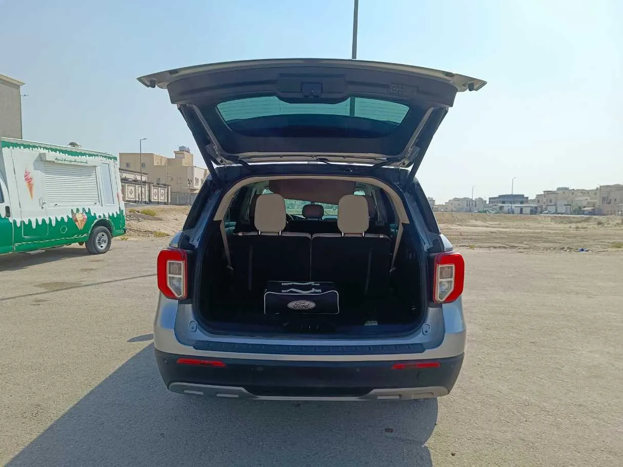 Car image 25