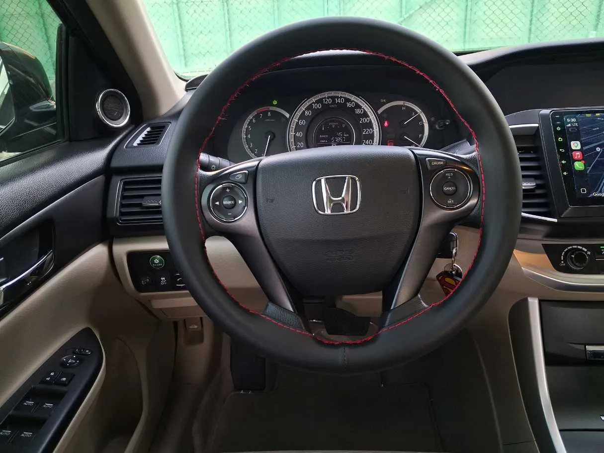 Car image 16