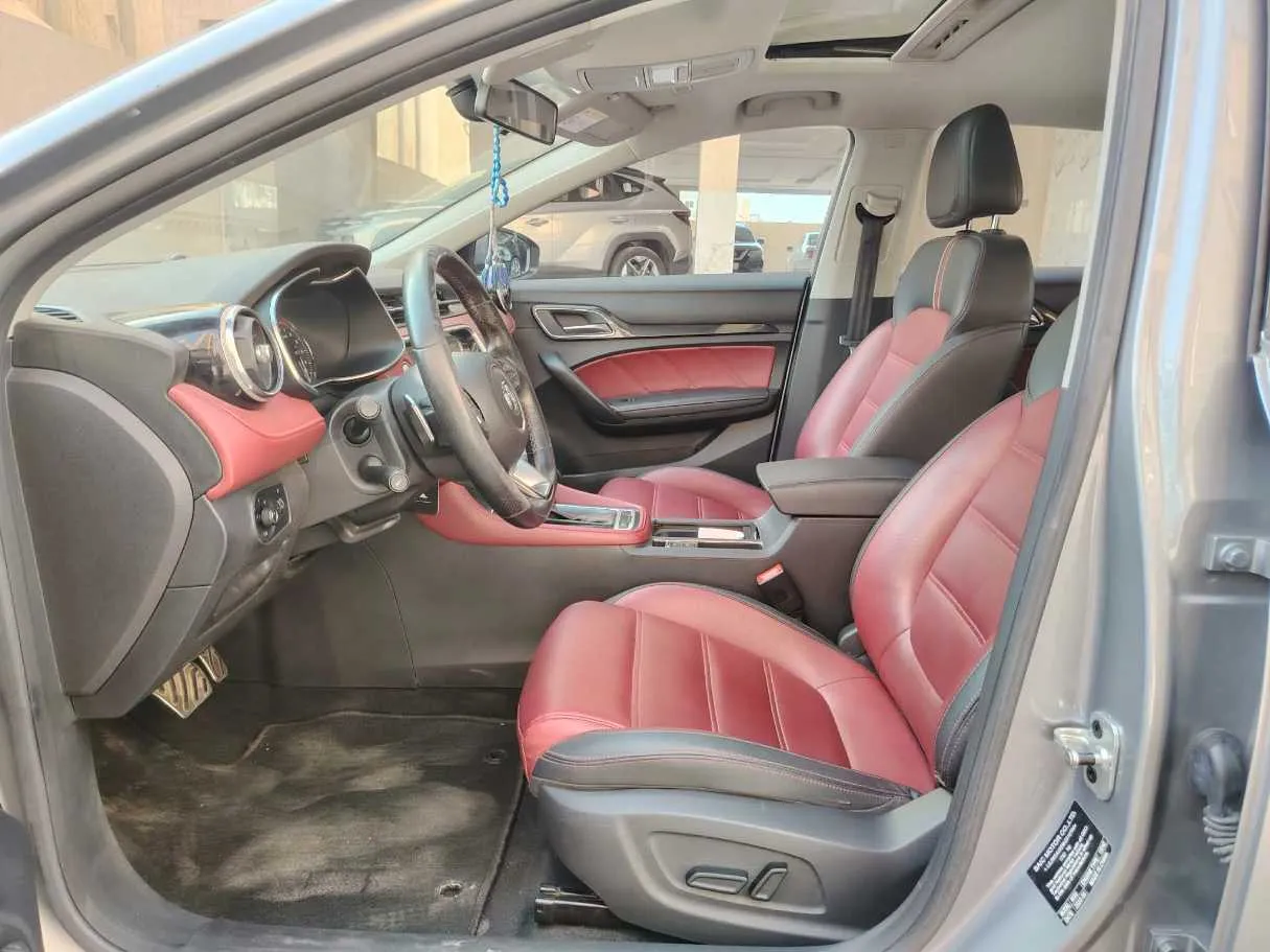Car image 13