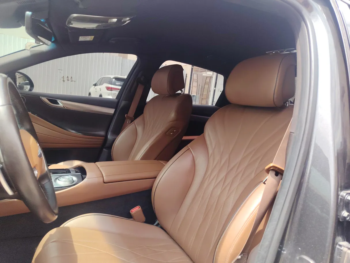 Car image 13