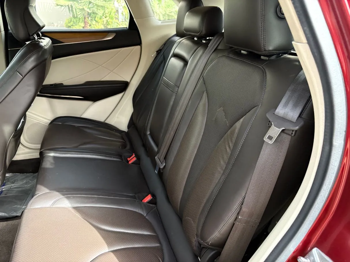 Car image 16