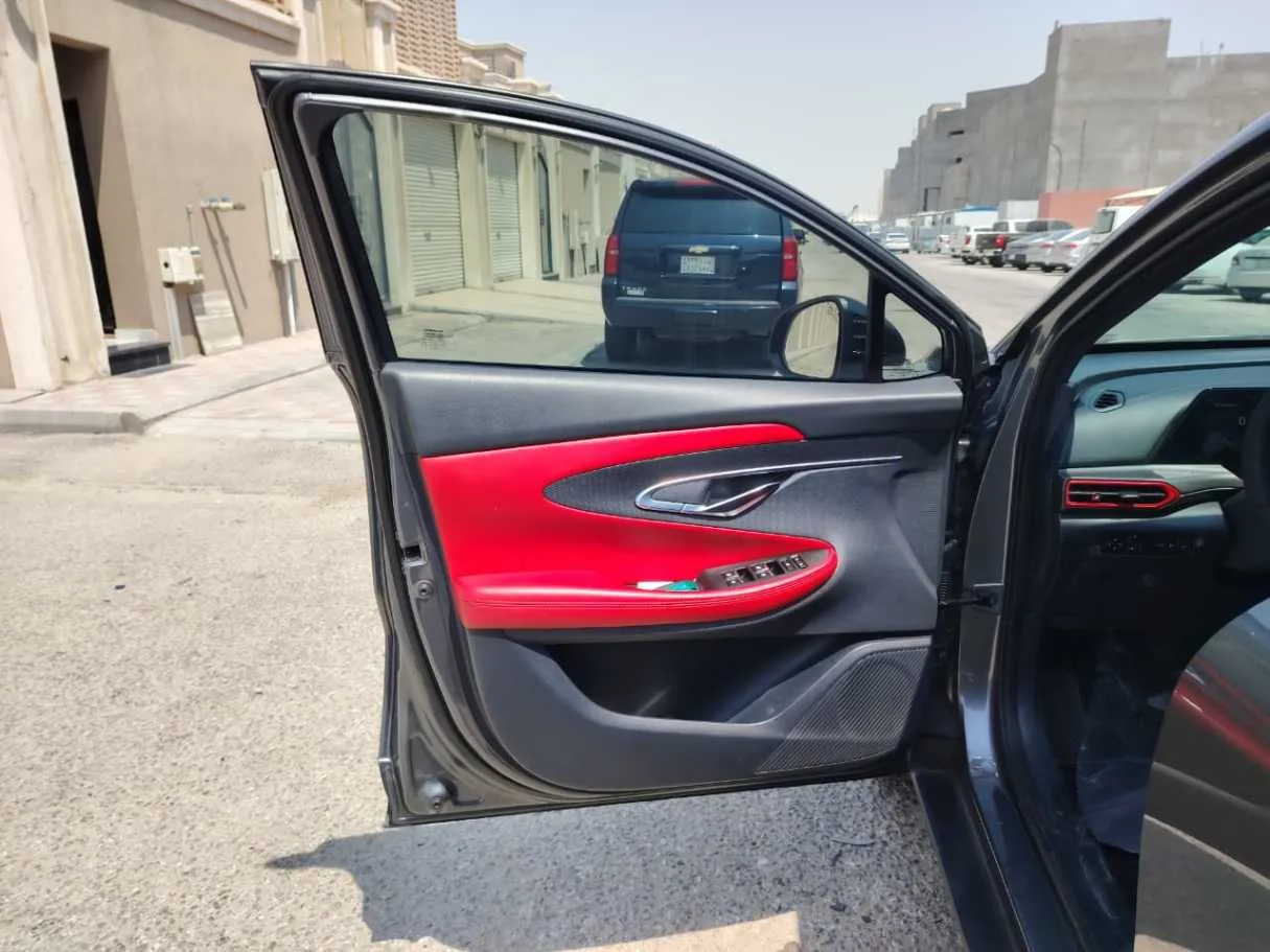 Car image 10