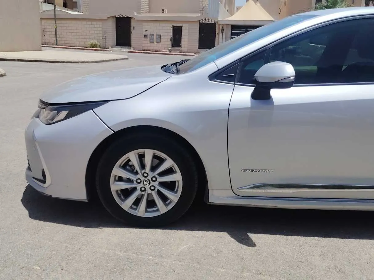 Car image 9