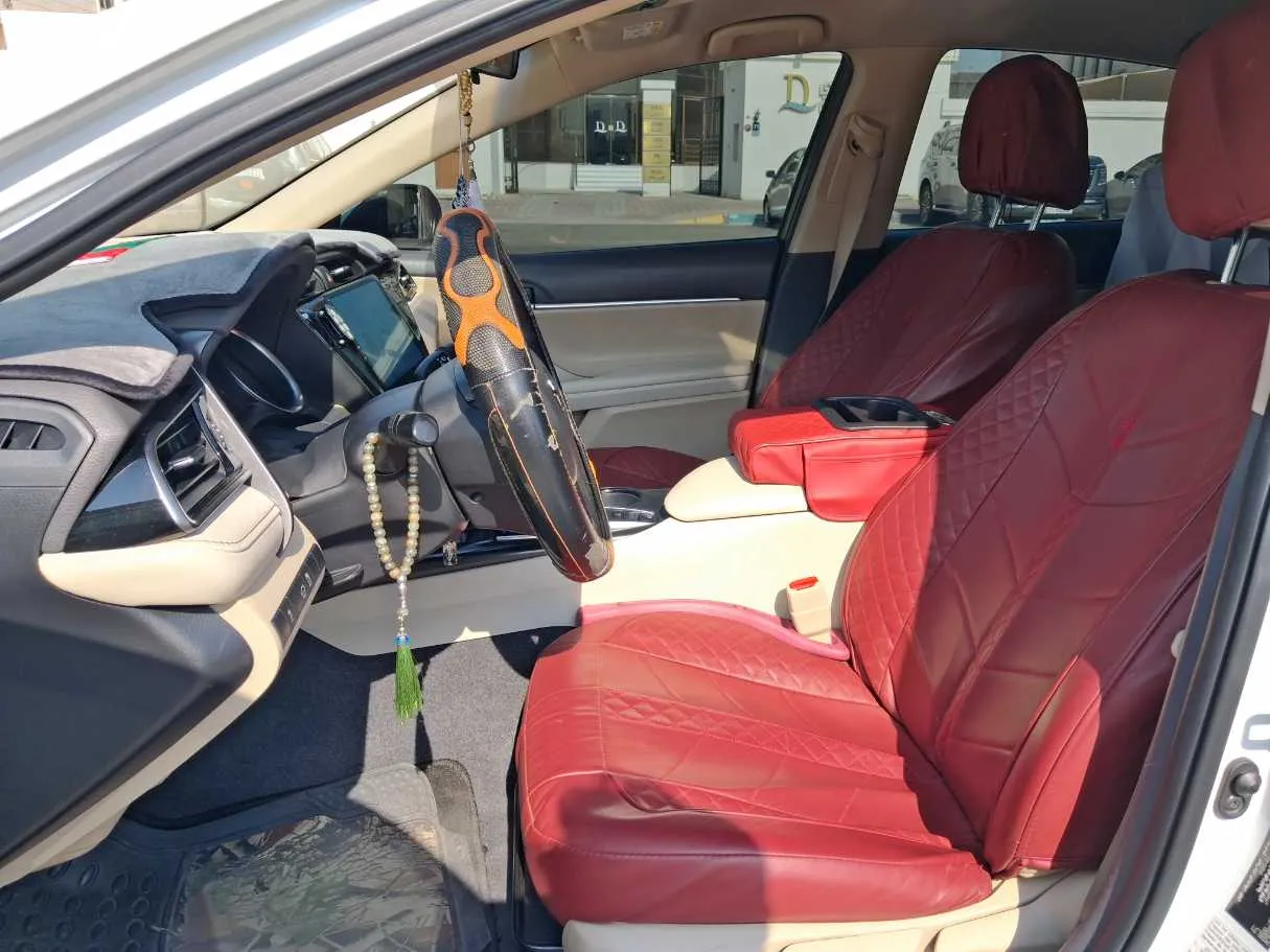 Car image 12
