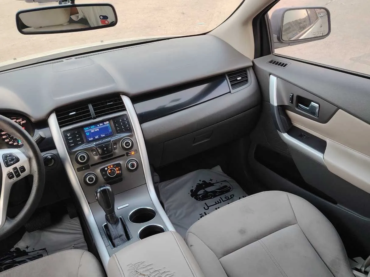 Car image 19