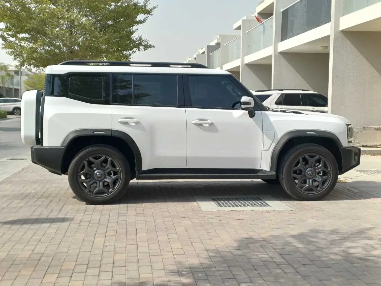 Car image 8
