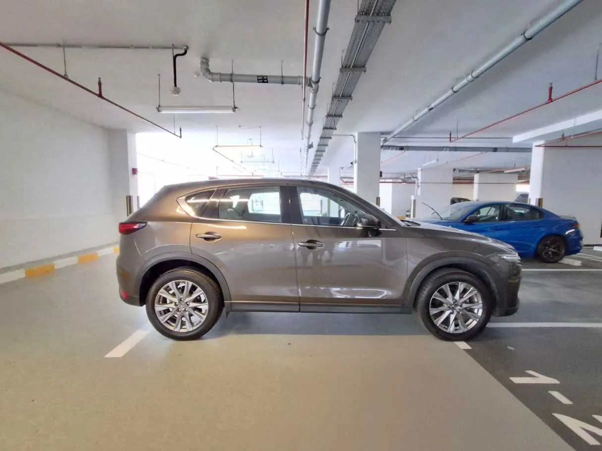 Car image 4