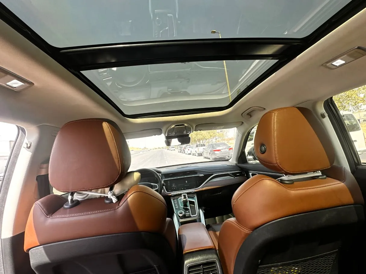 Car image 15