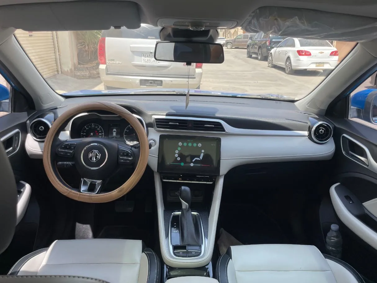 Car image 18