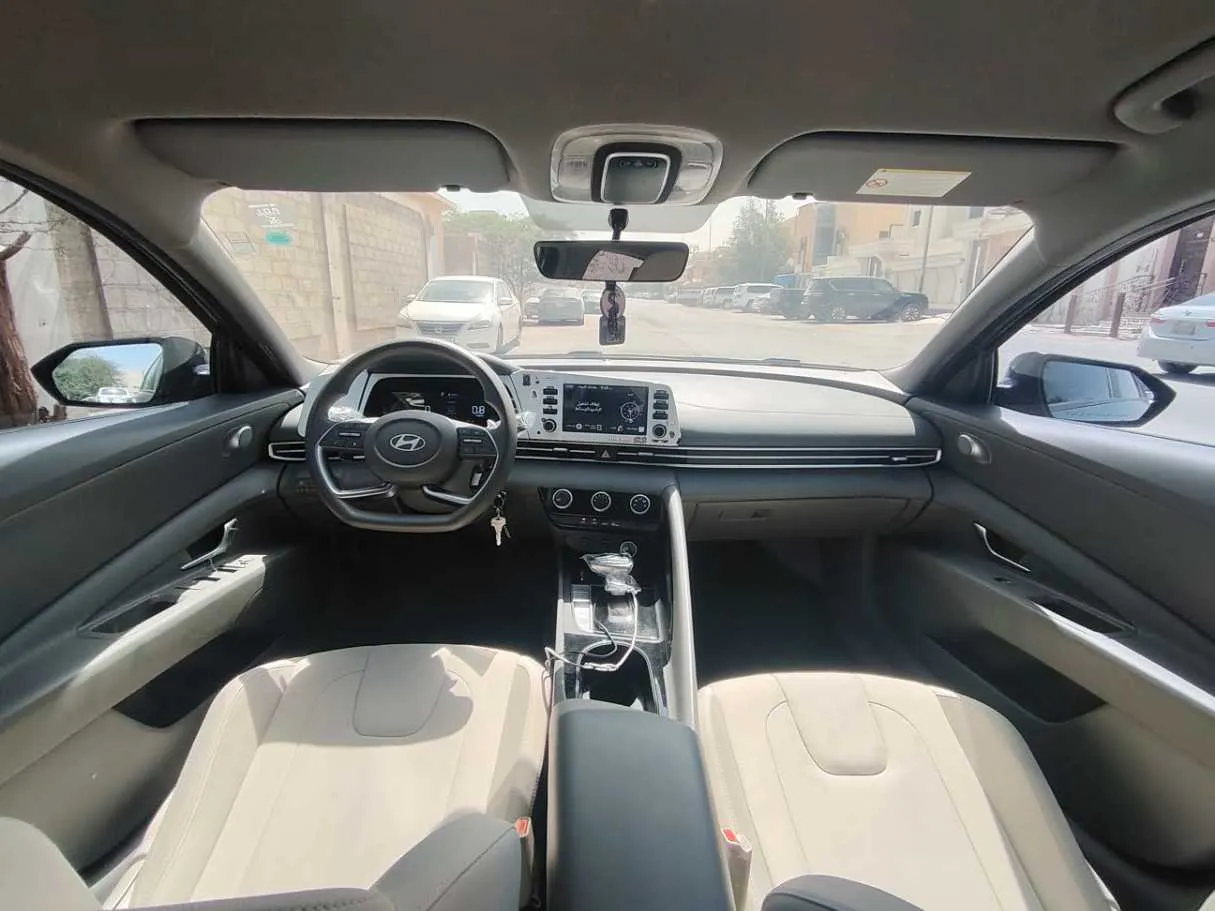 Car image 18