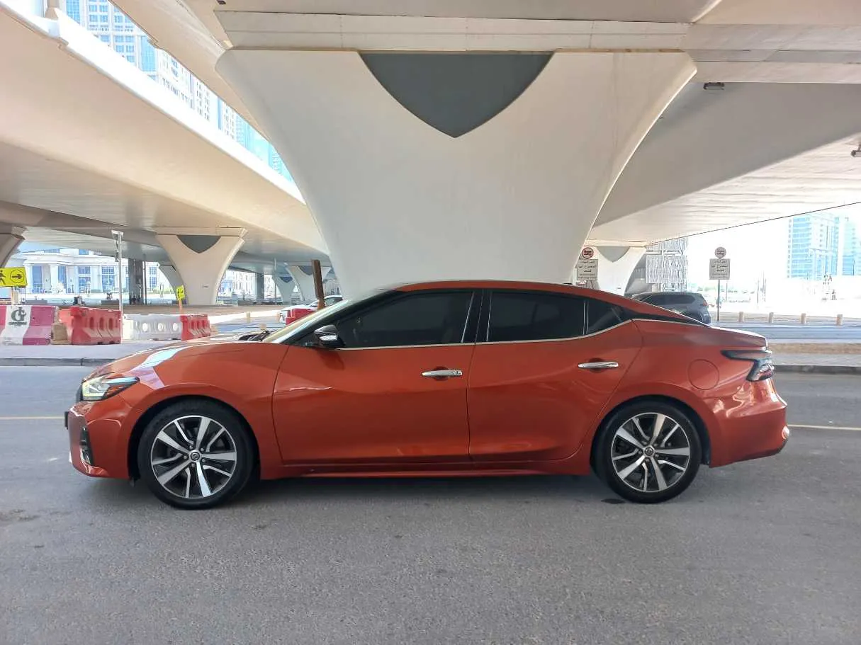Car image 4