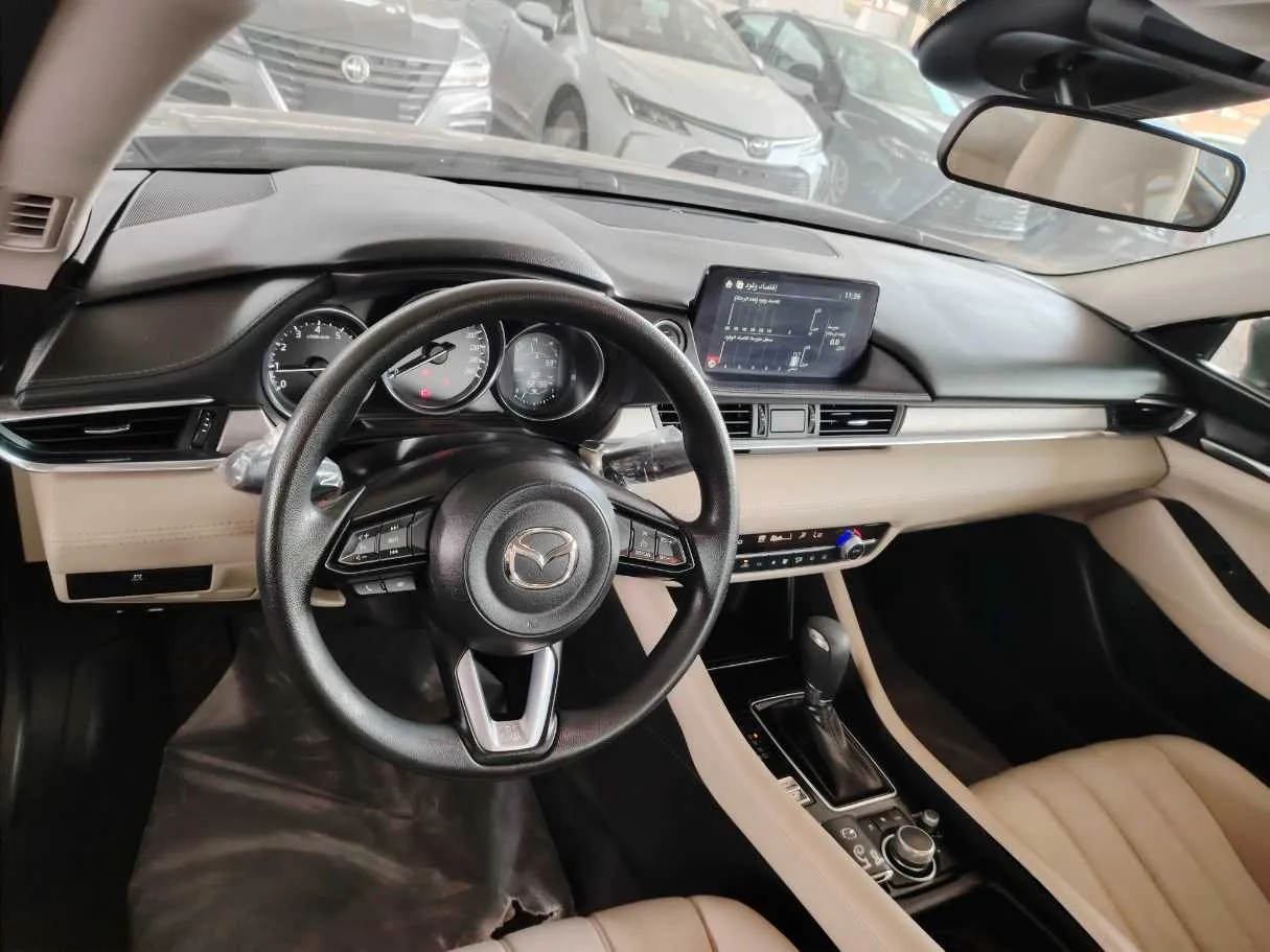 Car image 14