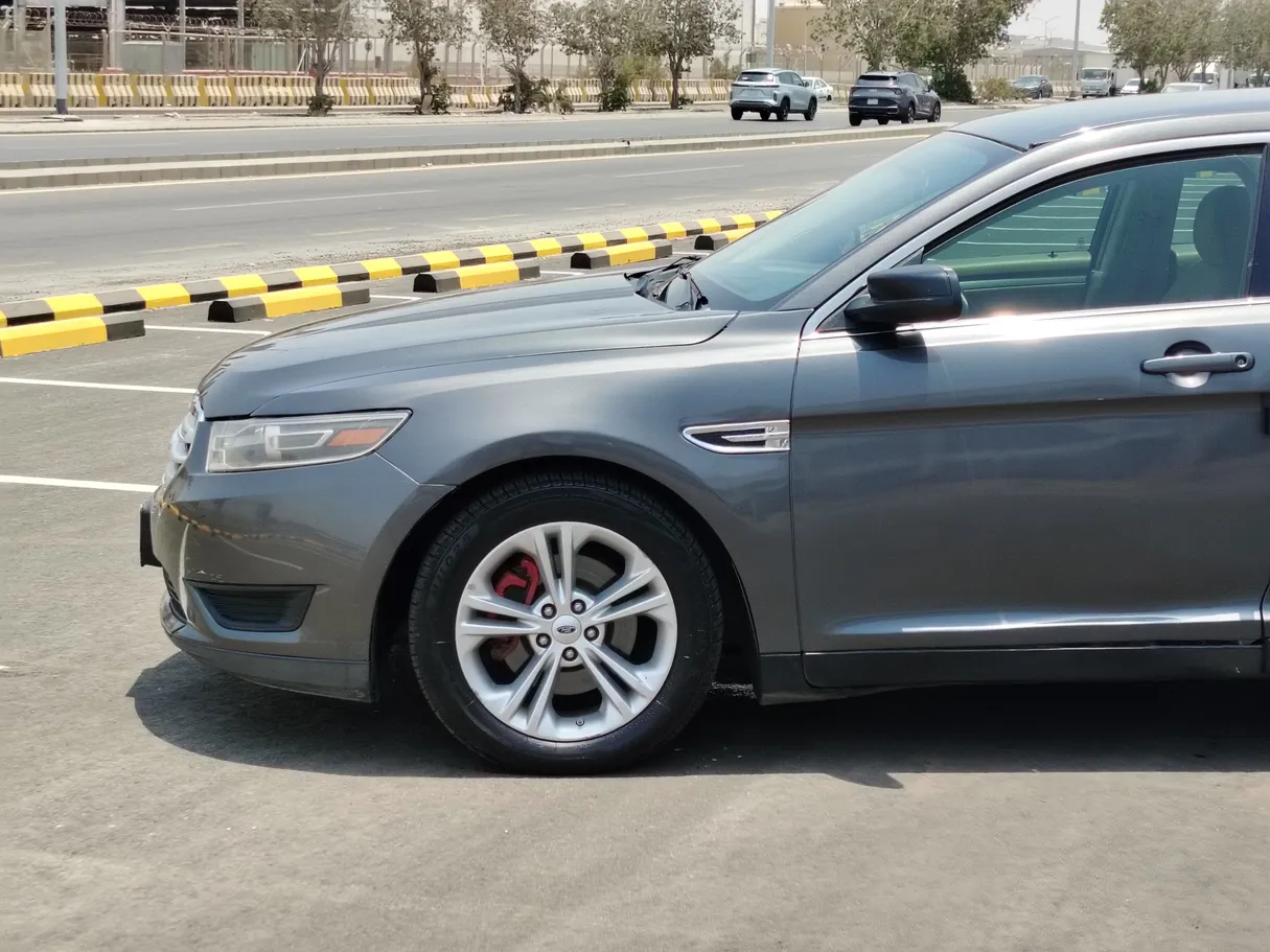 Car image 9