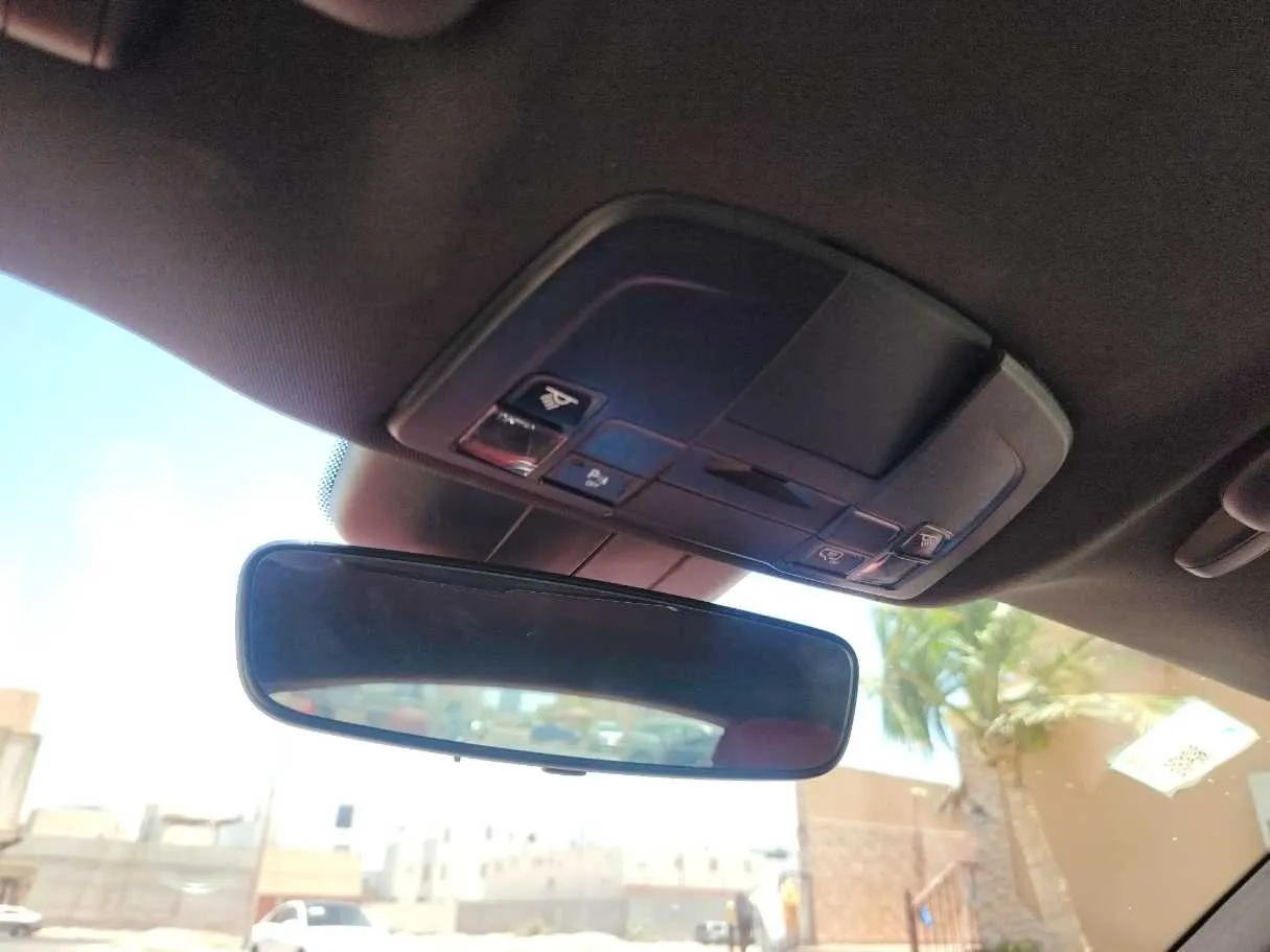 Car image 32