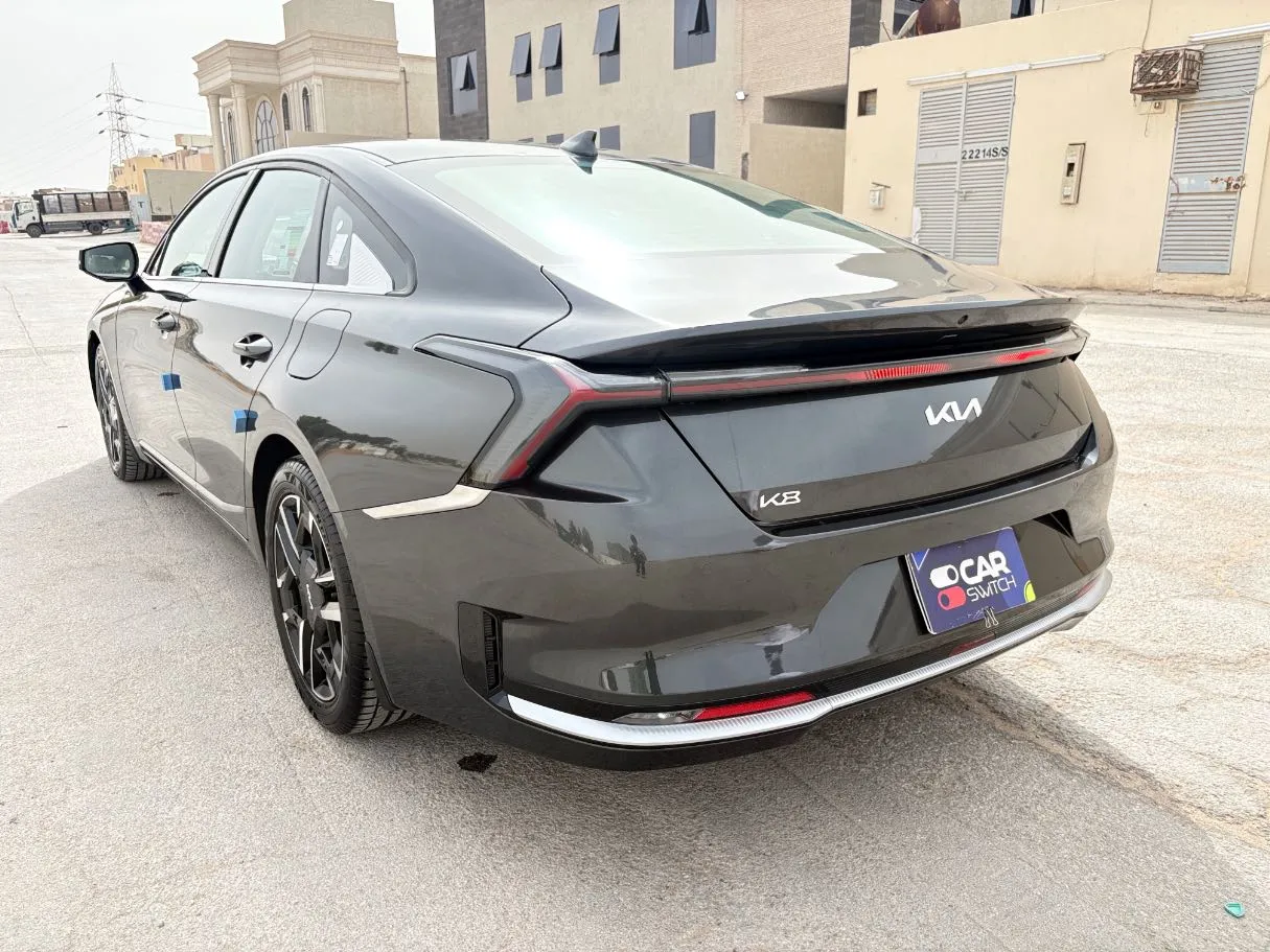 Car image 7