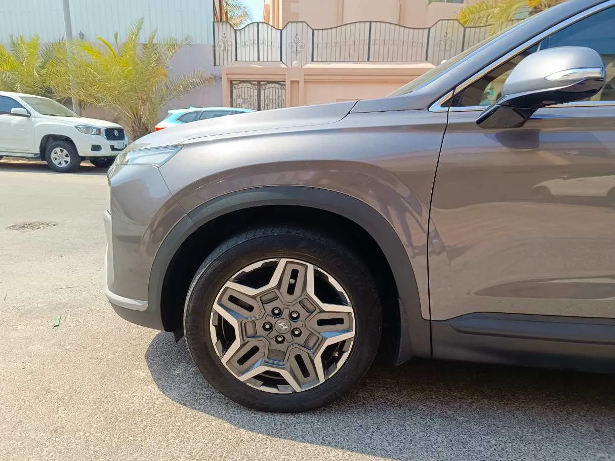 Car image 9