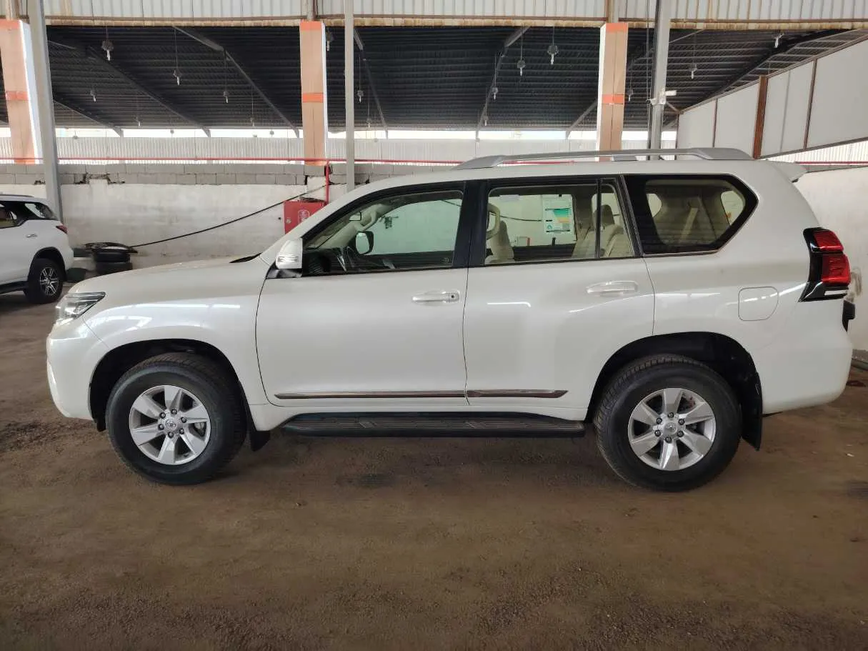 Car image 8