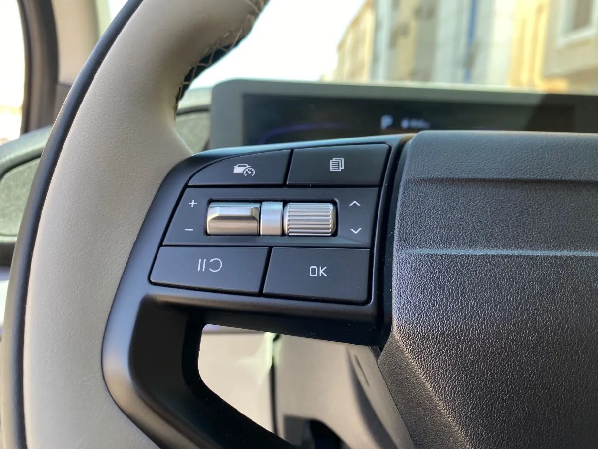 Car image 23