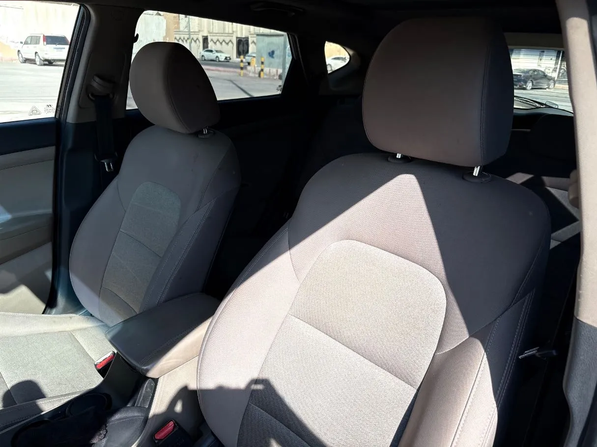 Car image 16