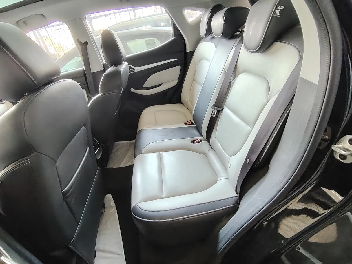 Car image 23