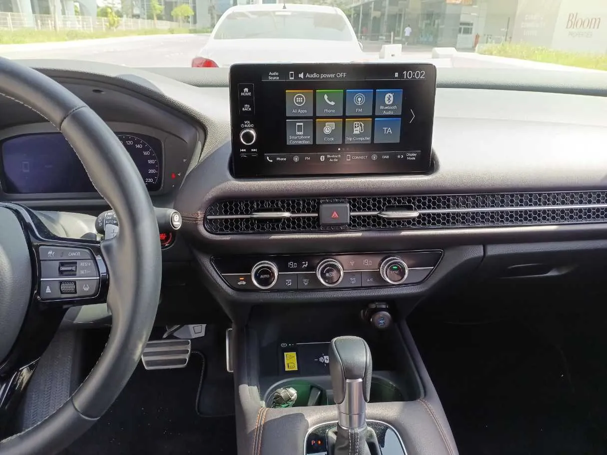 Car image 16