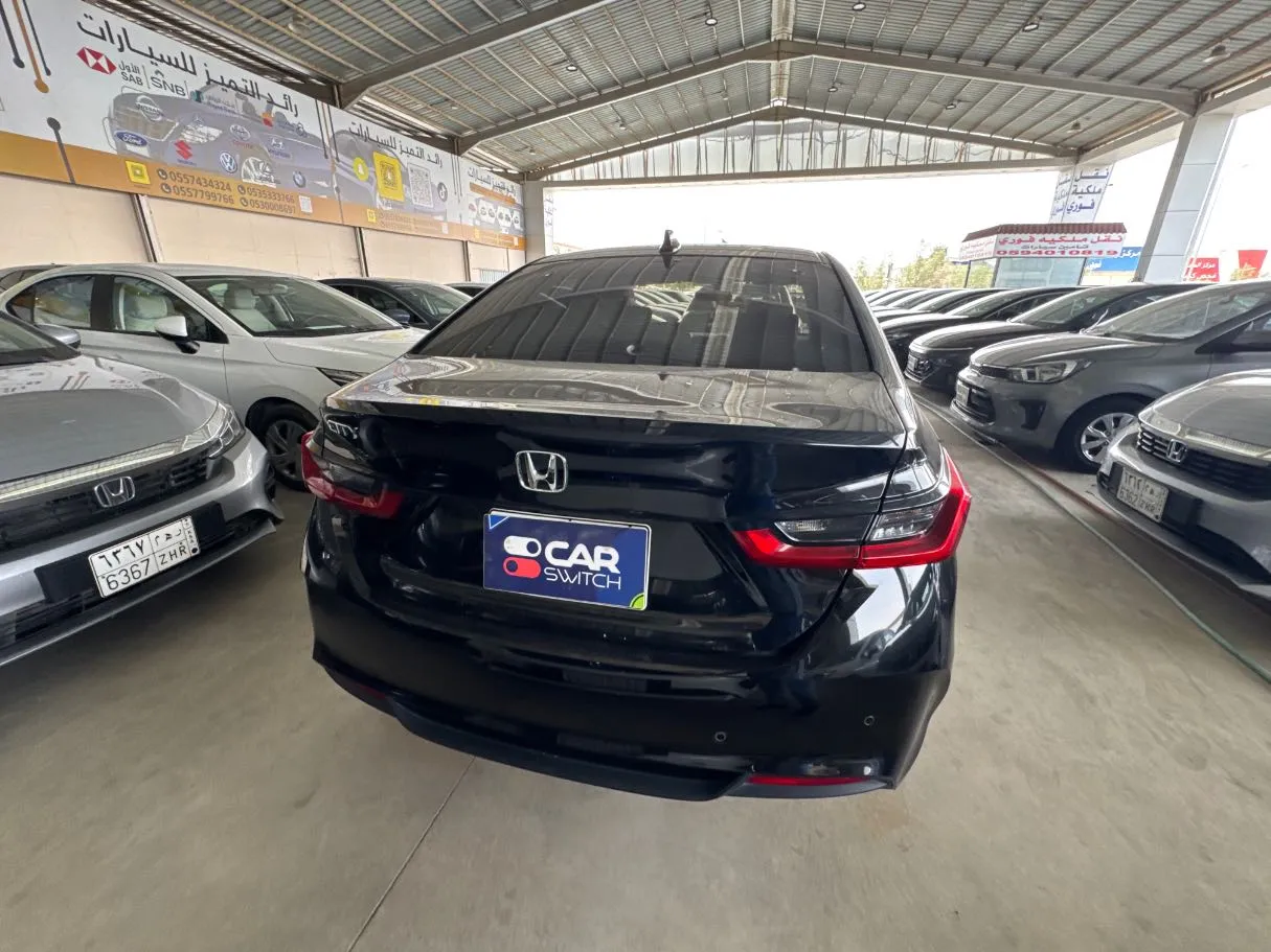 Car image 5