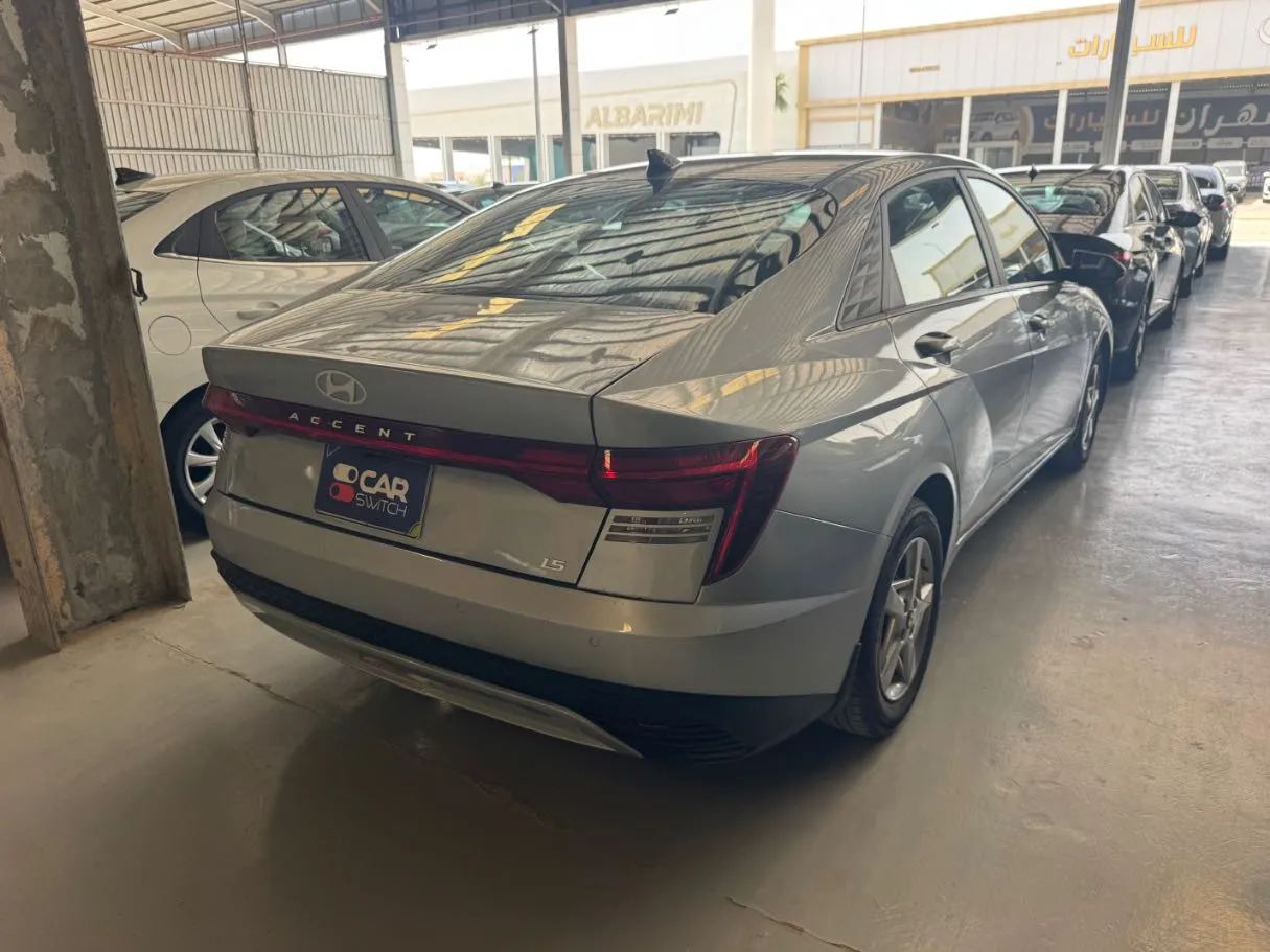 Car image 3