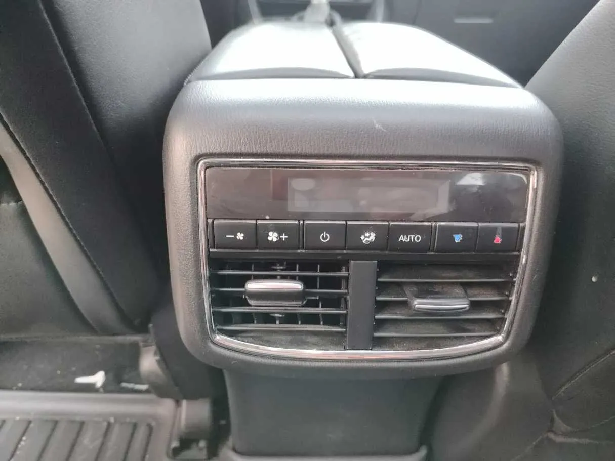 Car image 37