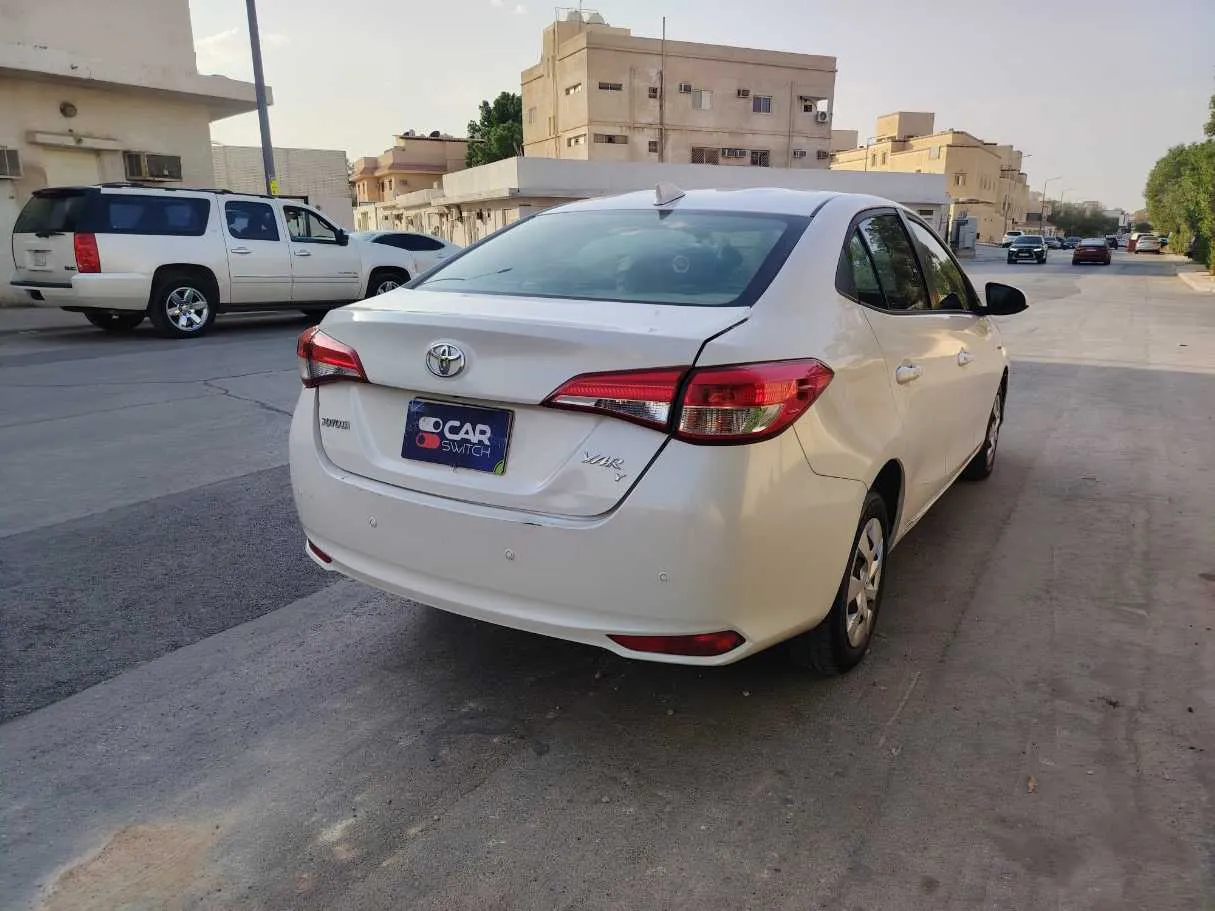 Car image 5