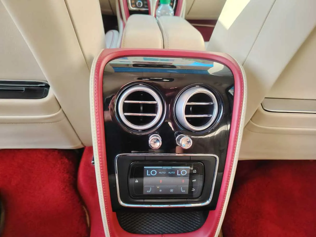 Car image 36
