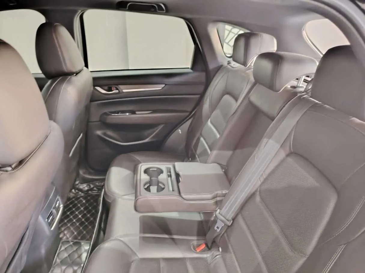 Car image 17
