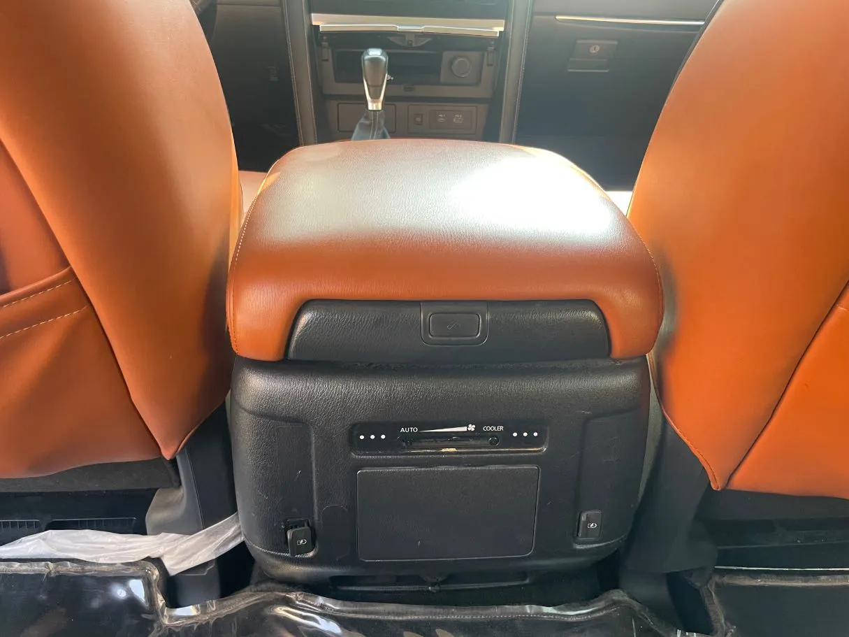 Car image 24