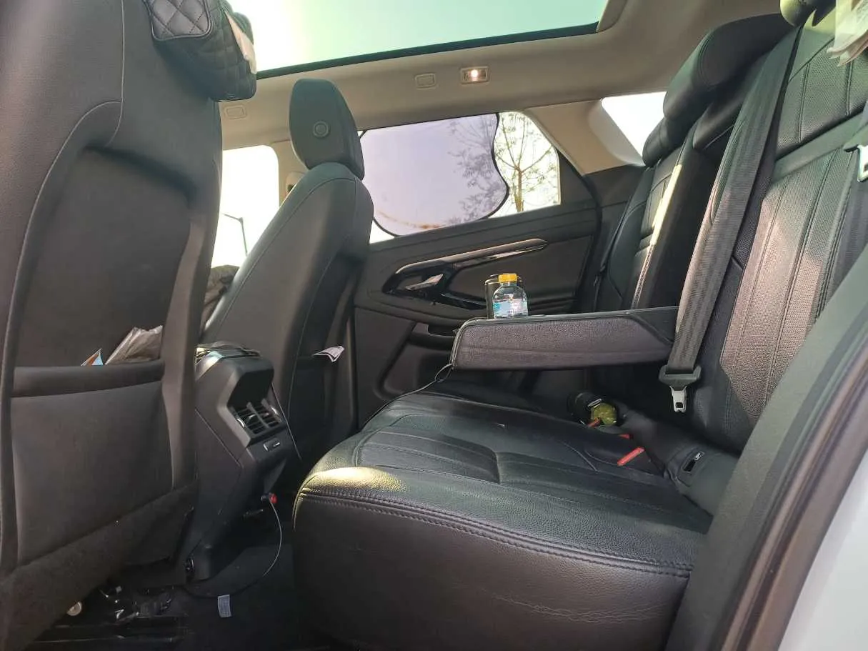 Car image 13