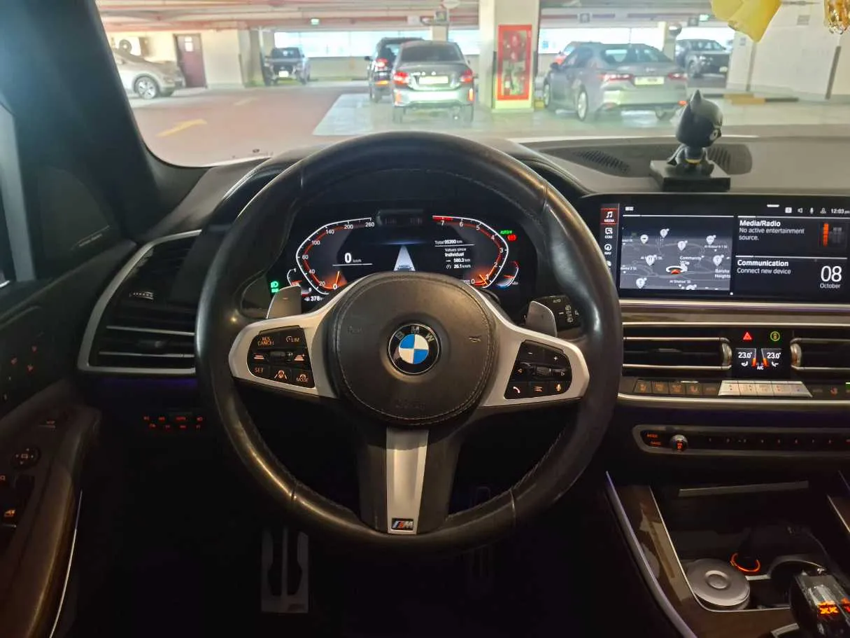 Car image 14
