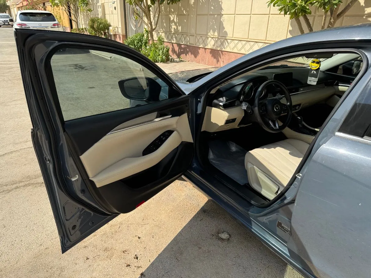 Car image 8