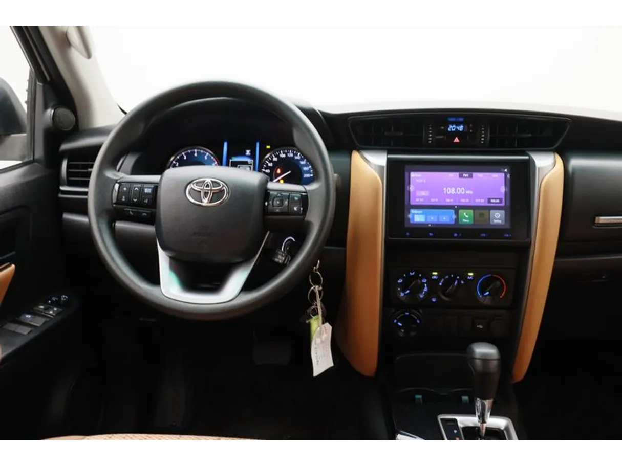 Car image 15