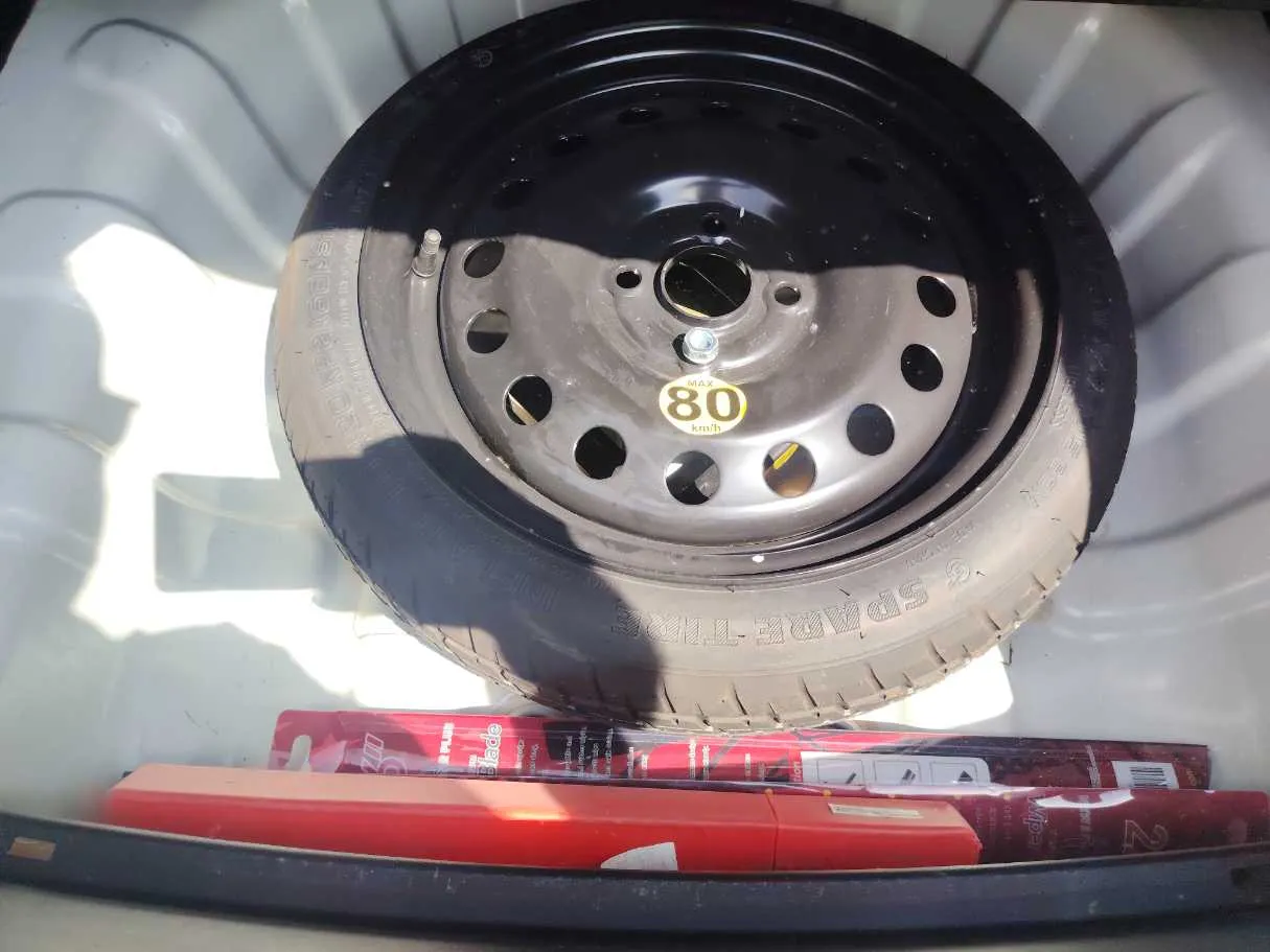 Car image 27