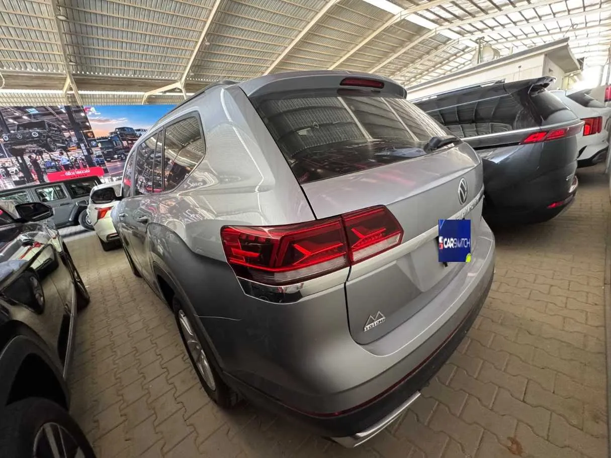 Car image 6