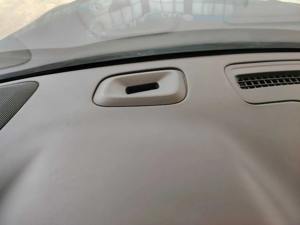Car image 34