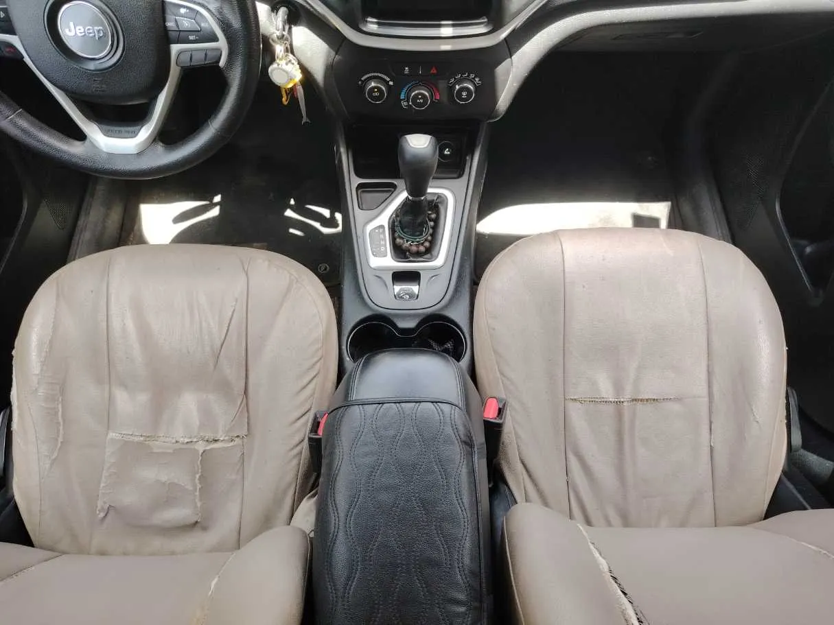 Car image 18