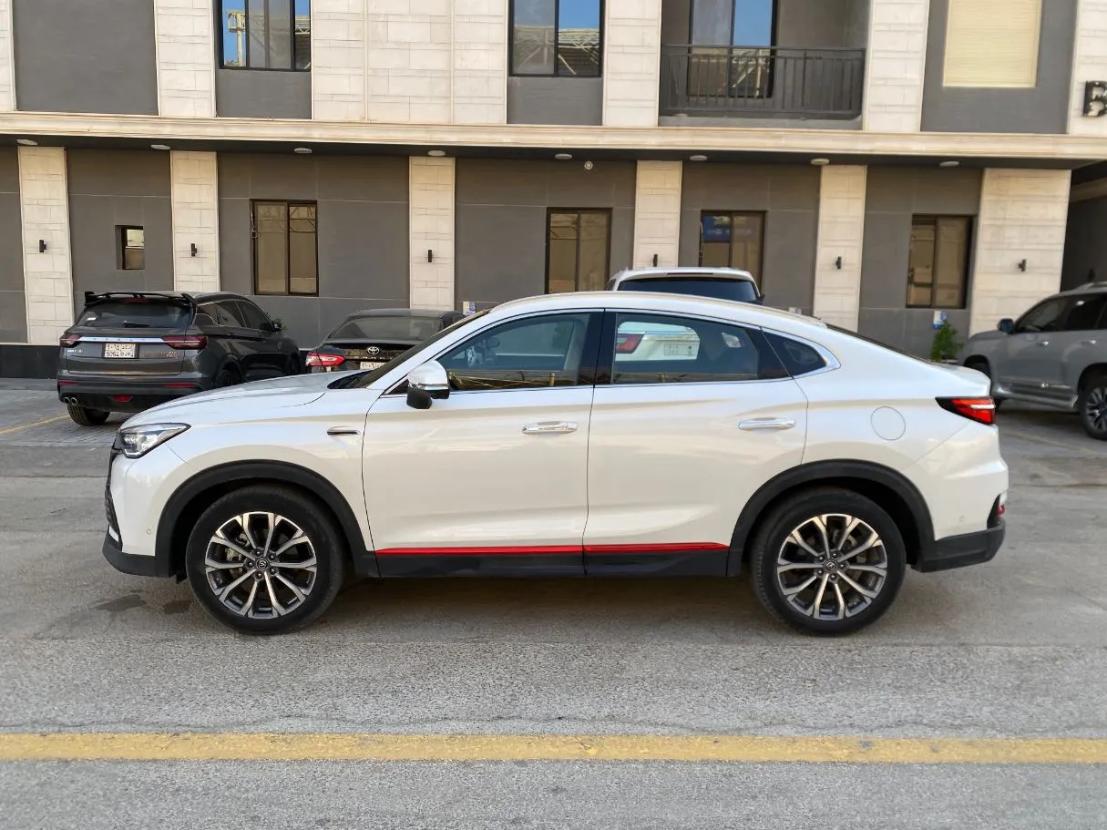 Car image 8