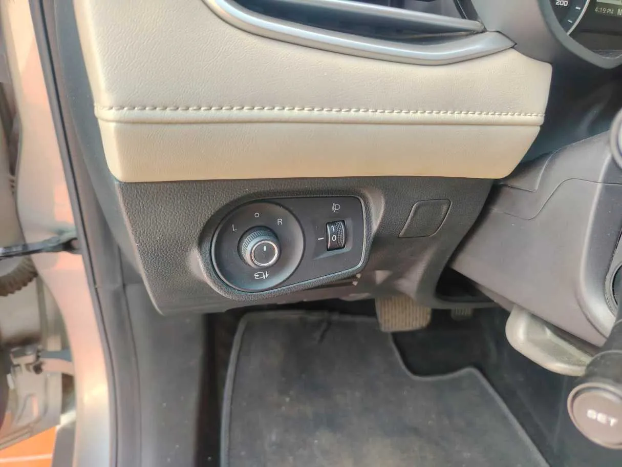 Car image 40