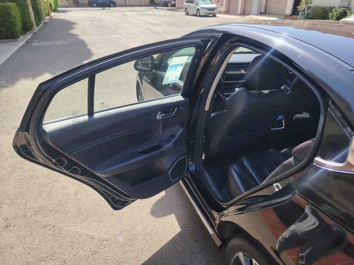 Car image 17