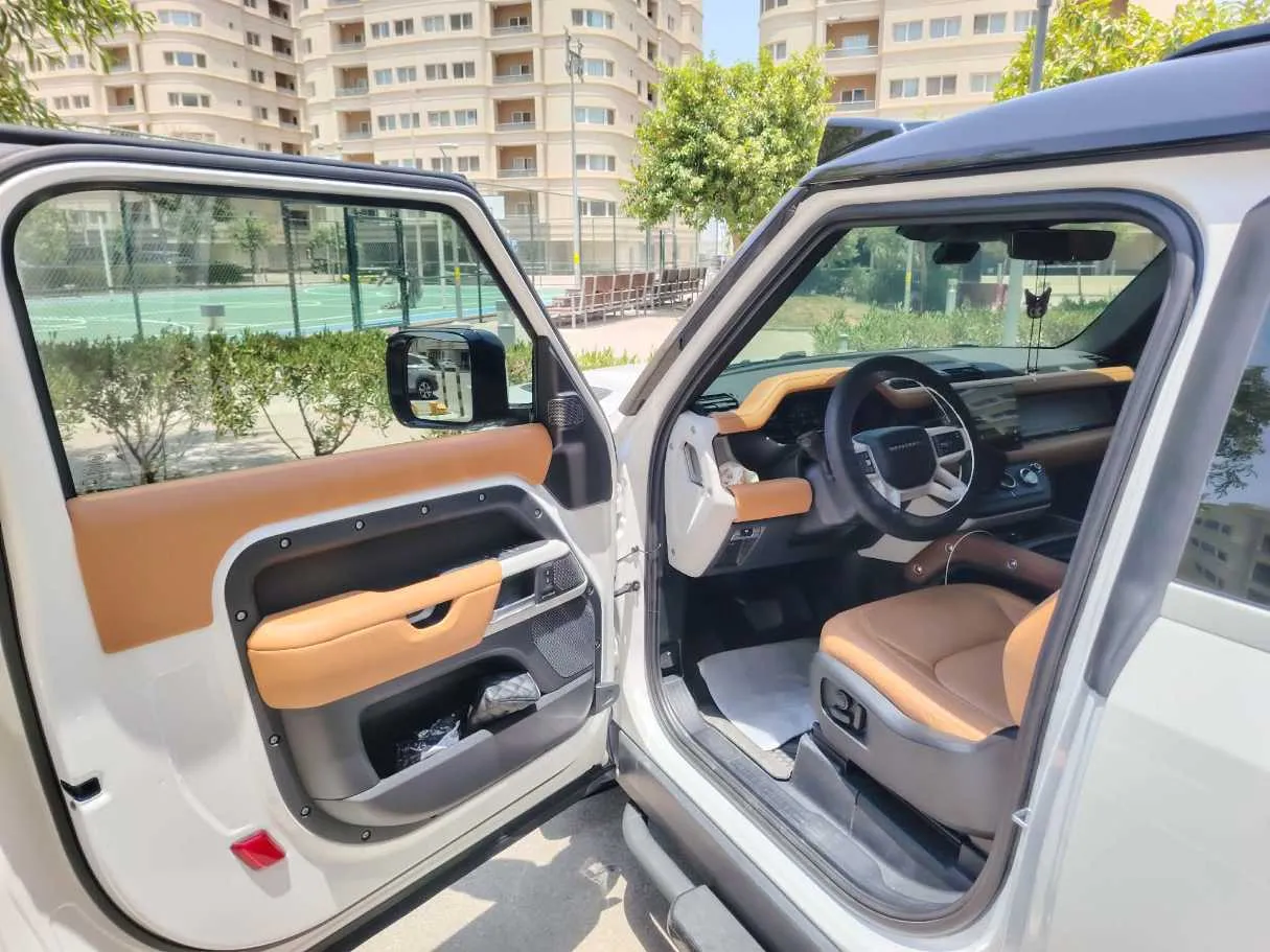 Car image 12