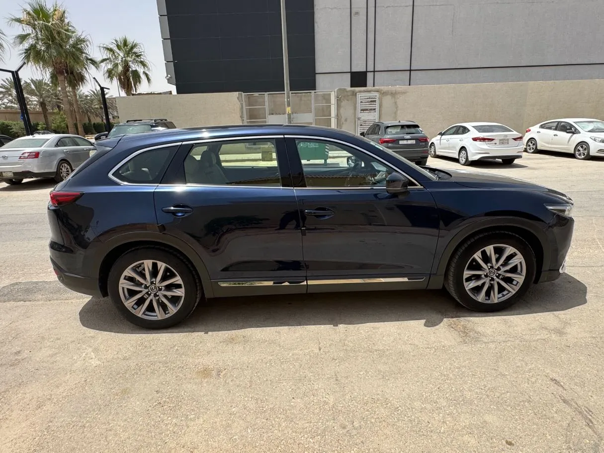 Car image 4