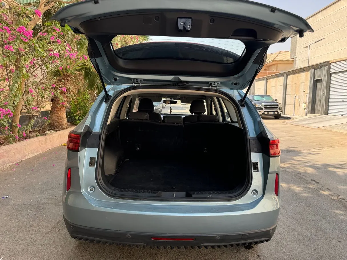 Car image 18