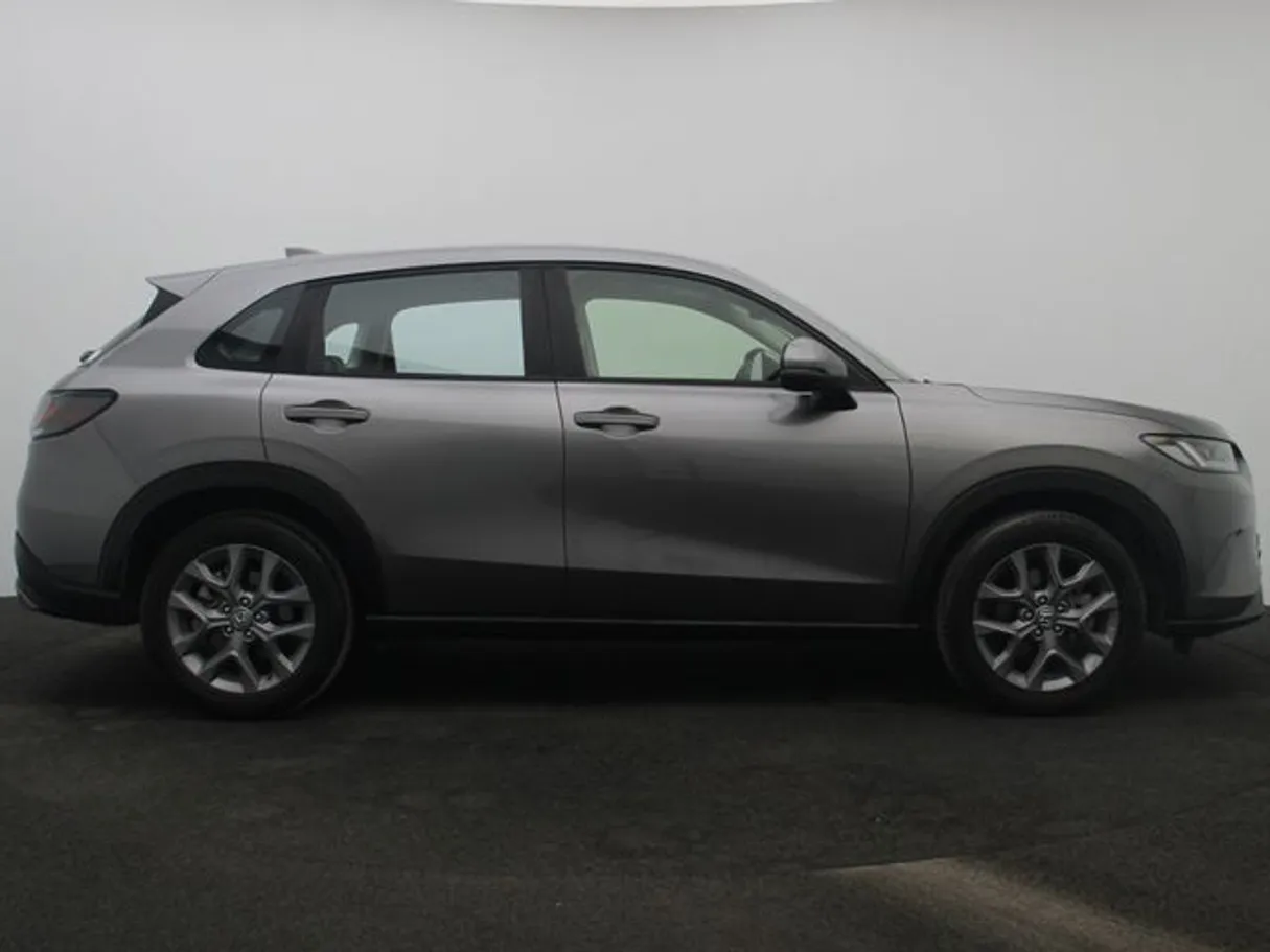 Car image 13