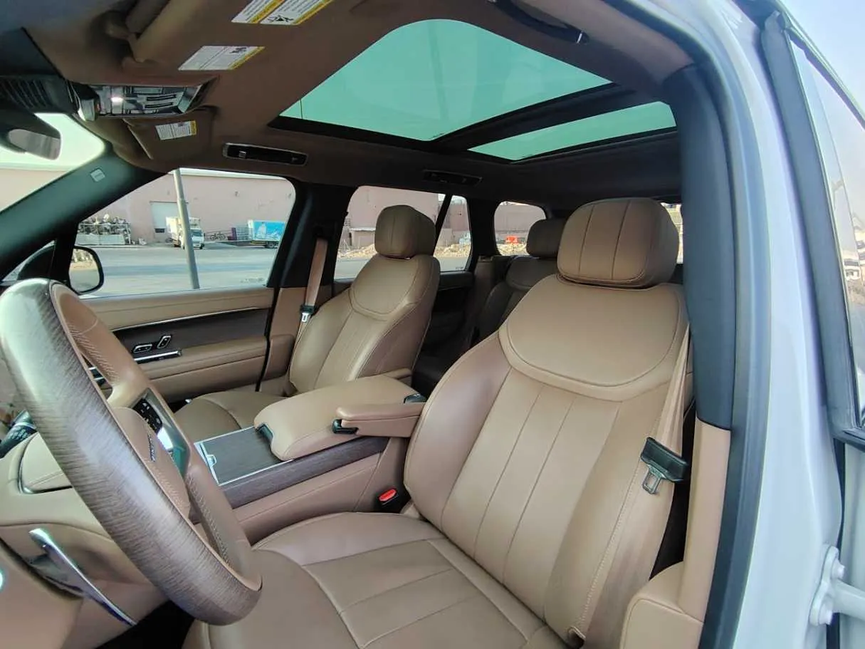 Car image 13